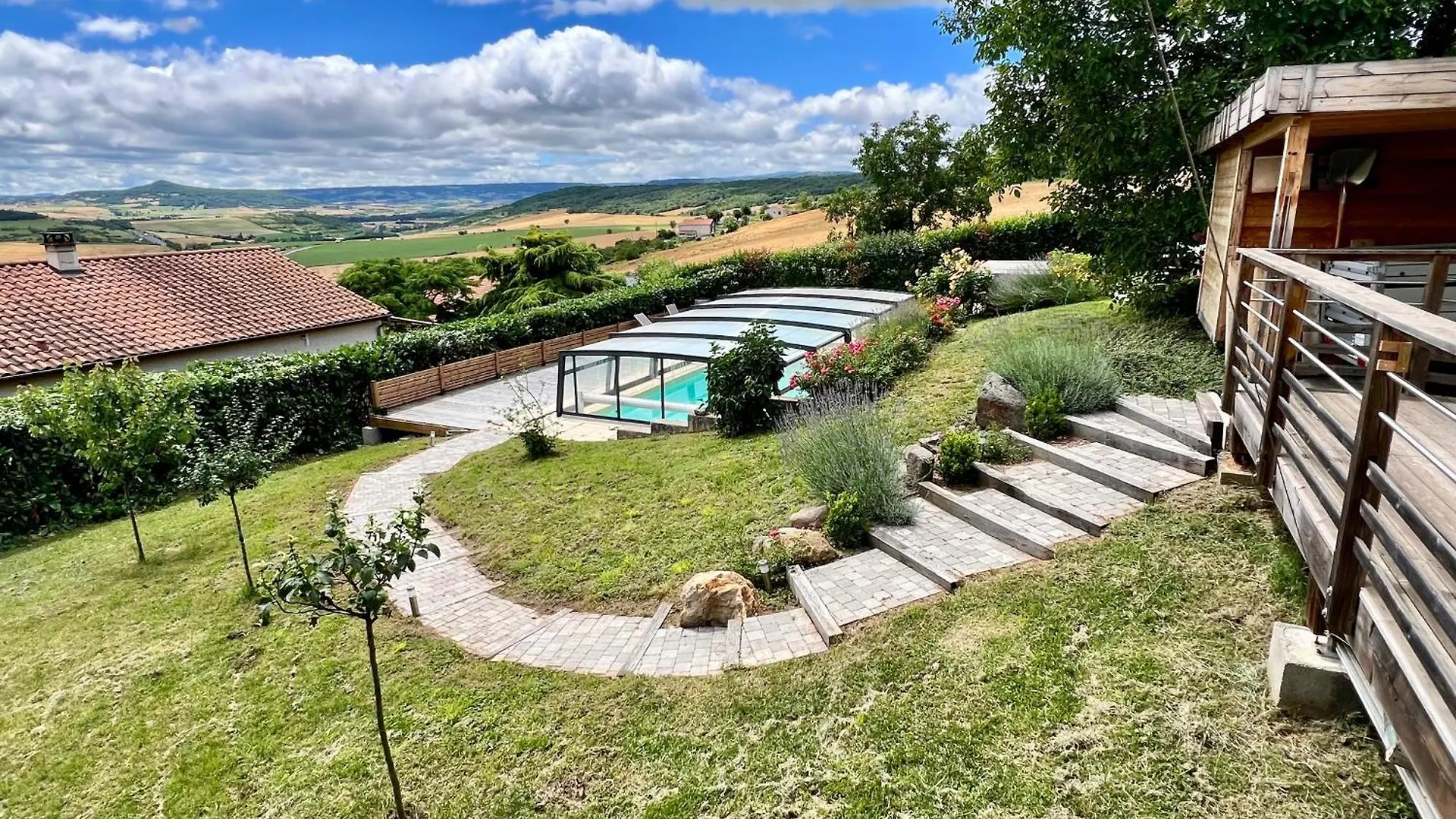 Nid D'Amour En Auvergne Avec Piscine Le Broc  France