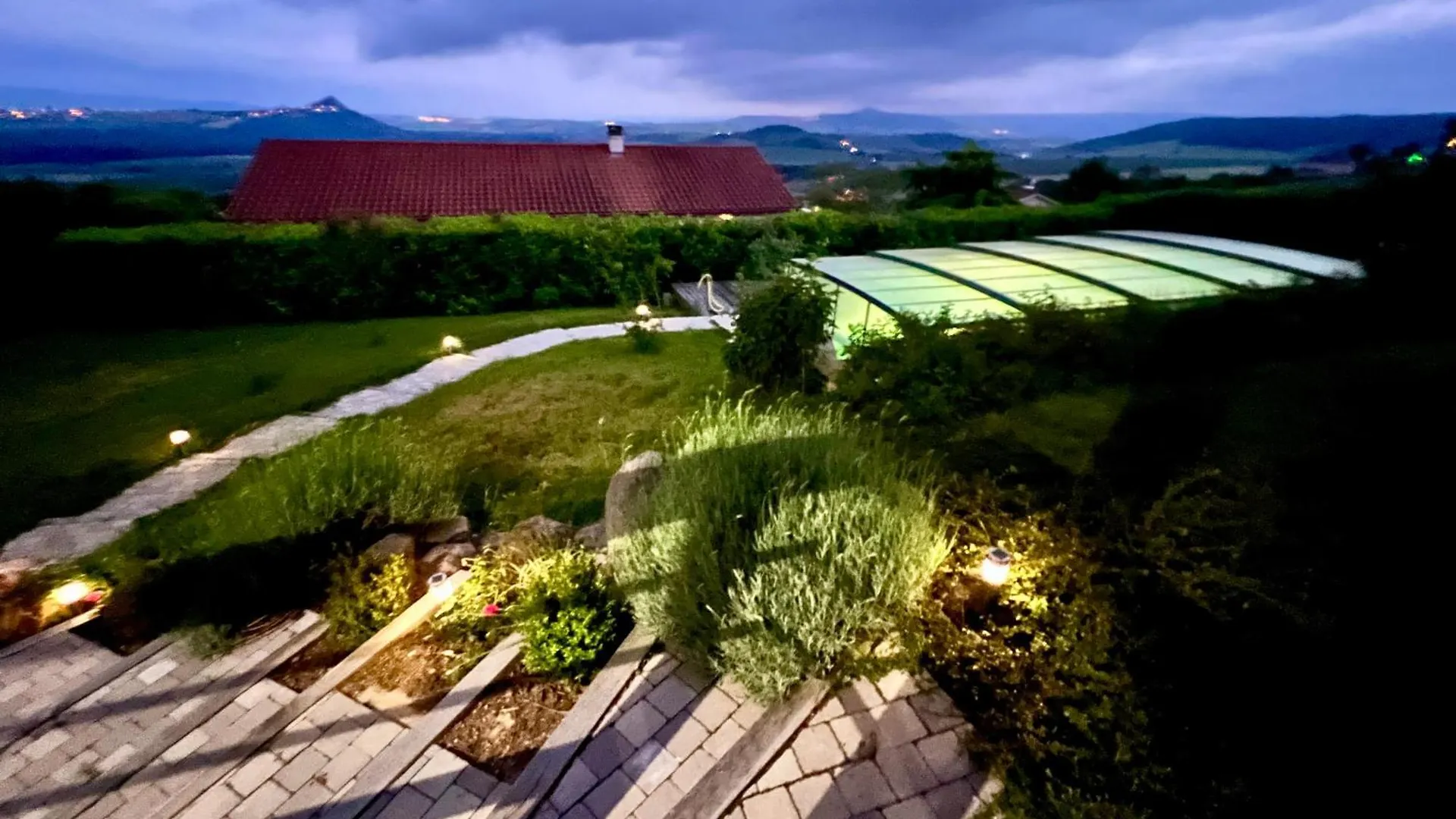 Hébergement de vacances Nid D'Amour En Auvergne Avec Piscine Le Broc